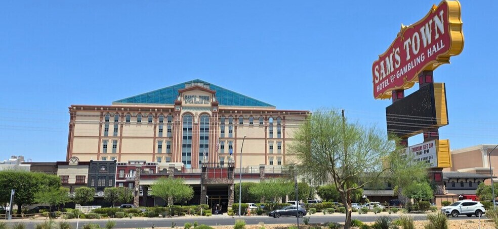 More Photos Of 4241 S Nellis Blvd, Las Vegas General Retail For Sale