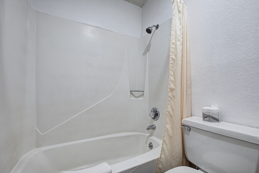 More Photos Of 101 W Phoenix St, Payson Hotel For Sale