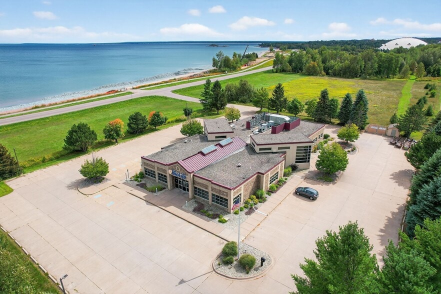 Primary Photo Of 175 Hawley St, Marquette Medical For Sale