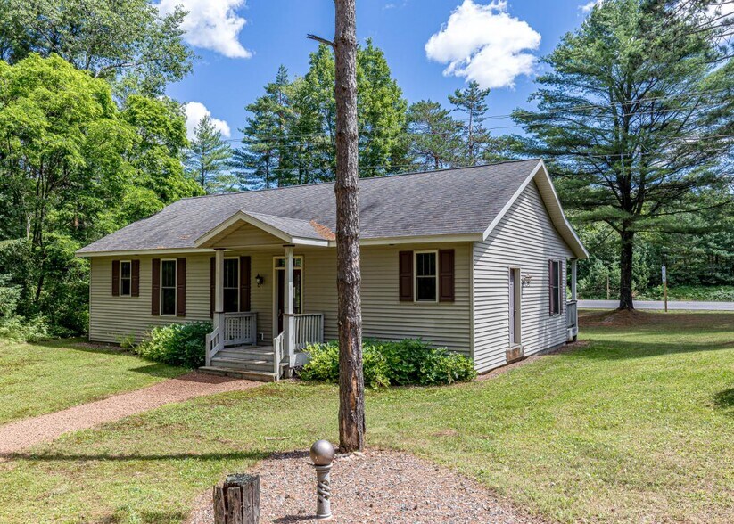 More Photos Of 7076 Semrau Trail, Hazelhurst Storefront Retail Office For Sale