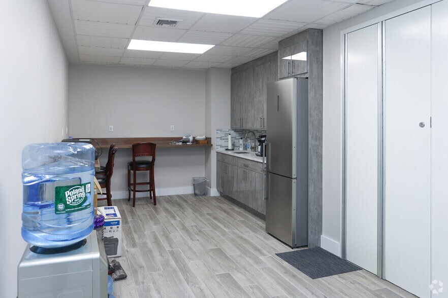 More Photos Of 91 N Franklin St, Hempstead Office For Sale