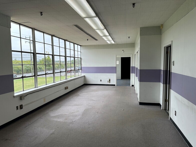 More Photos Of 237 Weston St, Hartford Industrial For Sale