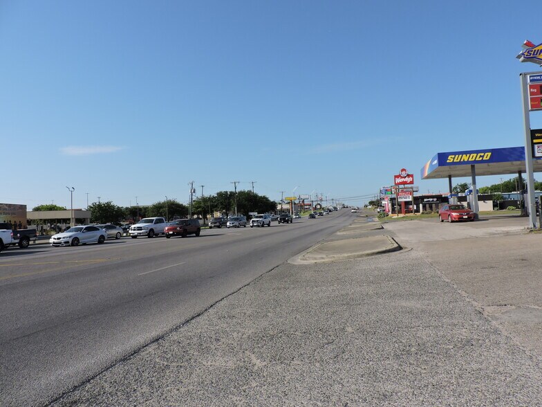 More Photos Of 1109 S Fort Hood St, Killeen Convenience Store For Sale