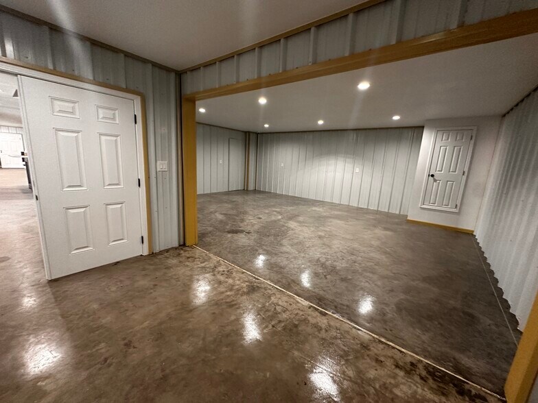 More Photos Of 15432 Quillayute dr, El Paso Warehouse For Sale