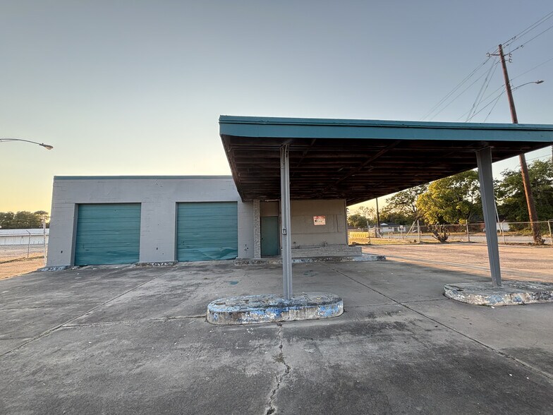 More Photos Of 10039 Homestead Rd, Houston General Retail For Lease