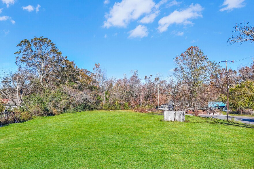 More Photos Of 605 US Highway 80 W, Savannah Auto Repair For Sale