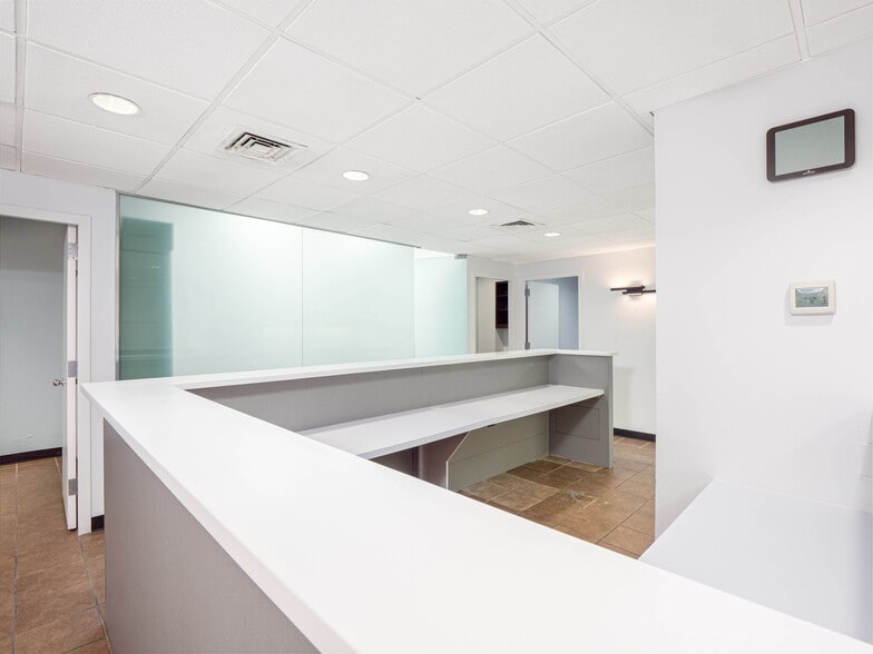 More Photos Of 30 W 60th St, New York Apartments For Lease