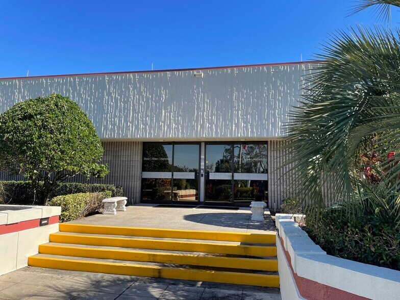 More Photos Of 505 N John Rodes Blvd, Melbourne Light Manufacturing For Lease