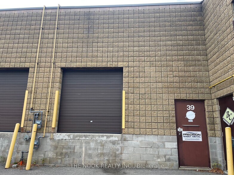 More Photos Of 1621 Mcewen Dr, Whitby Showroom For Lease