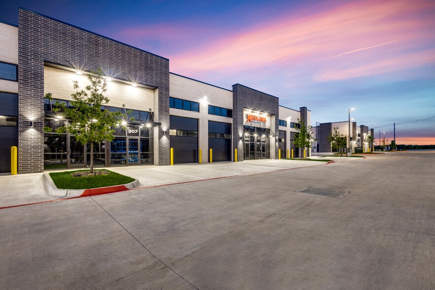 More Photos Of 8400 W University Dr, McKinney Flex For Lease