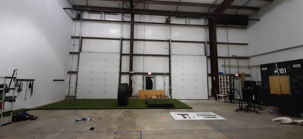 More Photos Of 99 Ledge Rd, Seabrook Warehouse For Lease