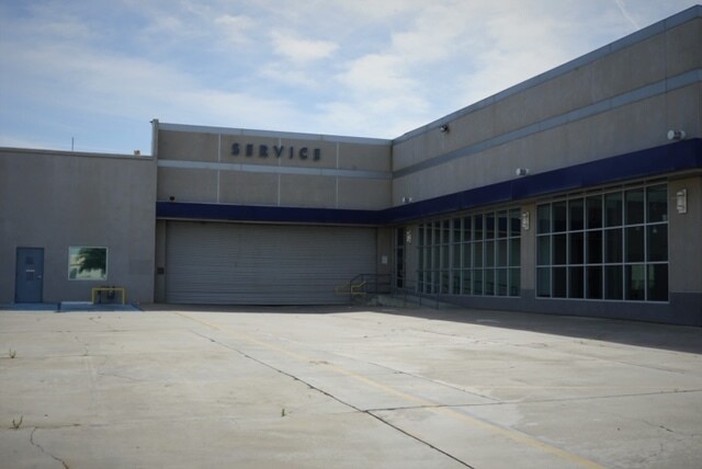More Photos Of 4608 Rudnick Ct, Bakersfield Auto Dealership For Lease