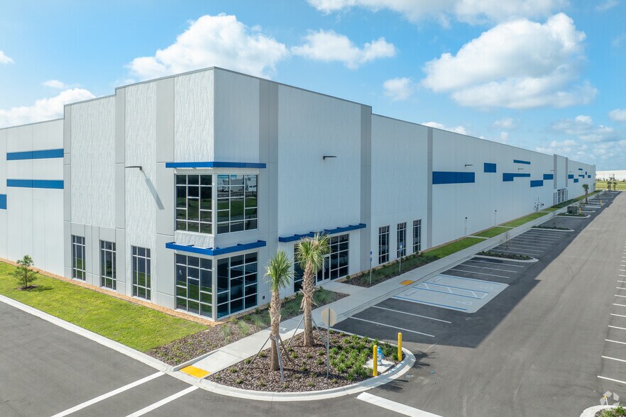 More Photos Of 1511 Zoo Pky, Jacksonville Distribution For Lease