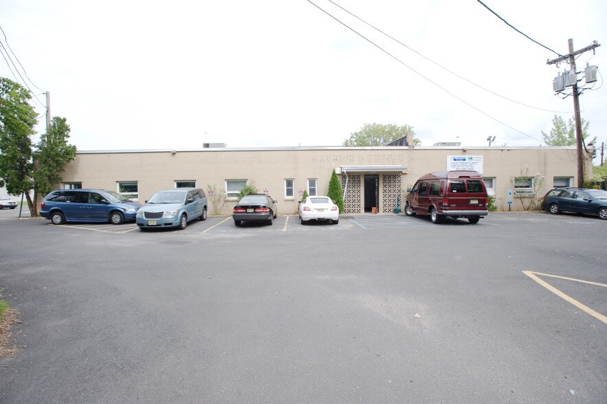 More Photos Of 82 Midland Ave, Saddle Brook Light Manufacturing For Lease