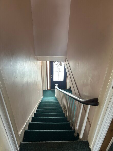 More Photos Of 147 N Ocean Ave, Patchogue Office For Sale