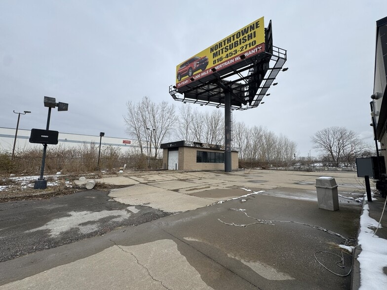 More Photos Of 6850 E Front St, Kansas City Freestanding For Sale