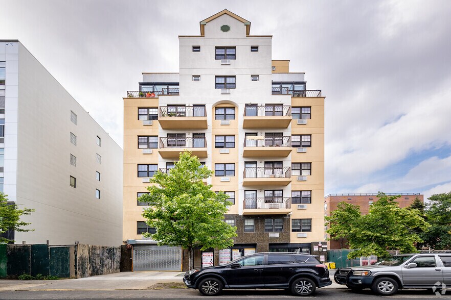 More Photos Of 14477 Barclay Ave, Flushing Apartments For Sale