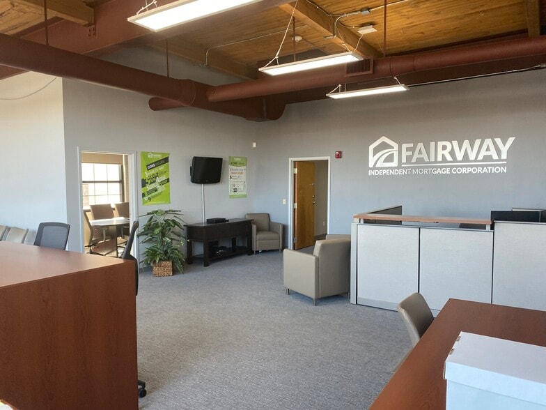 More Photos Of 333 Main St, East Greenwich Freestanding For Lease