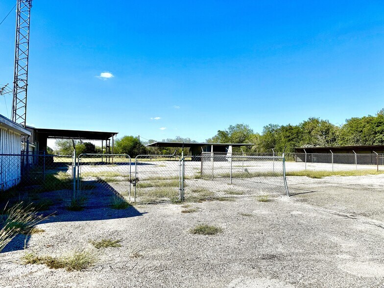 More Photos Of 1500 W Corpus Christi St, Beeville Freestanding For Sale