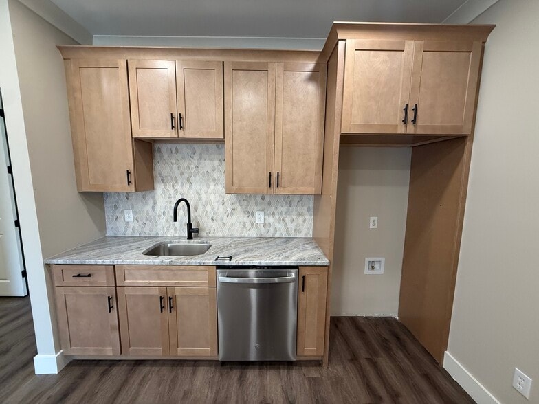 More Photos Of 2230 Towne Lake Pky, Woodstock Office For Lease