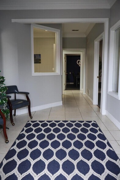 More Photos Of 920 Bypass Rd, Winchester Office For Sale
