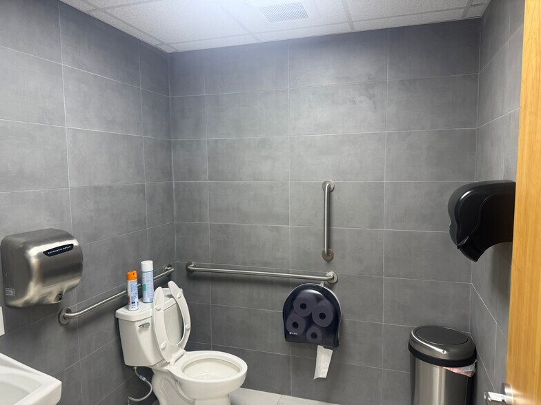 More Photos Of 441 Franklin Ave, Franklin Square Medical For Lease