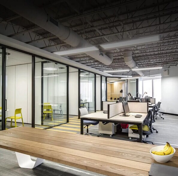 More Photos Of 2115 S Service Rd W, Oakville Warehouse For Sale