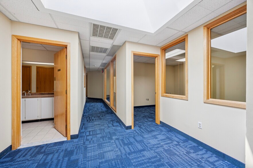 More Photos Of 511 W Chester Pike, Havertown Office For Sale