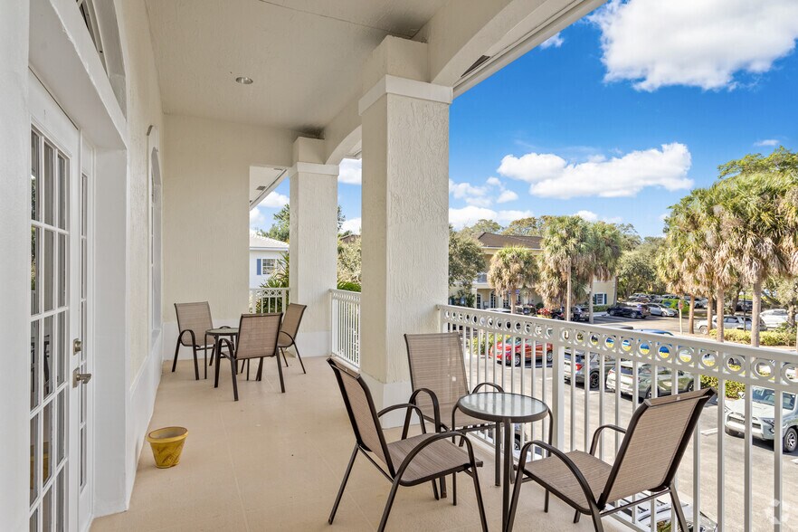 More Photos Of 100 Village Square Crossings, Palm Beach Gardens Medical For Lease
