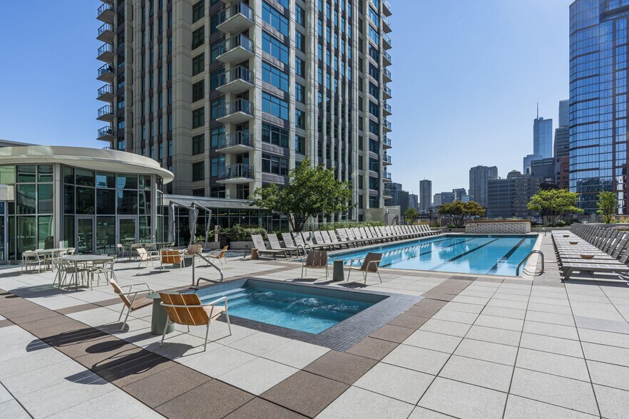 More Photos Of 555 W Kinzie St, Chicago Apartments For Lease