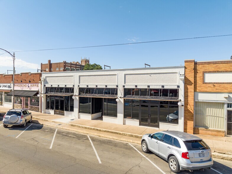 More Photos Of 1019 Austin Ave, Waco Storefront For Lease
