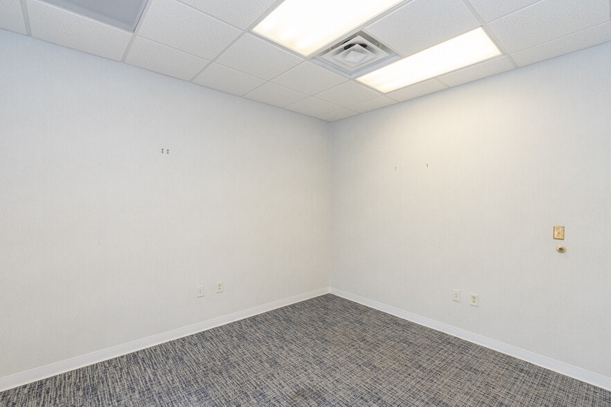 More Photos Of 602 N Main St, Anderson Bank For Sale