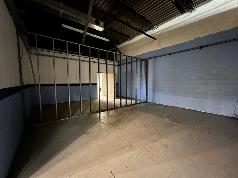 More Photos Of 299 Ridgedale Ave, East Hanover Warehouse For Lease