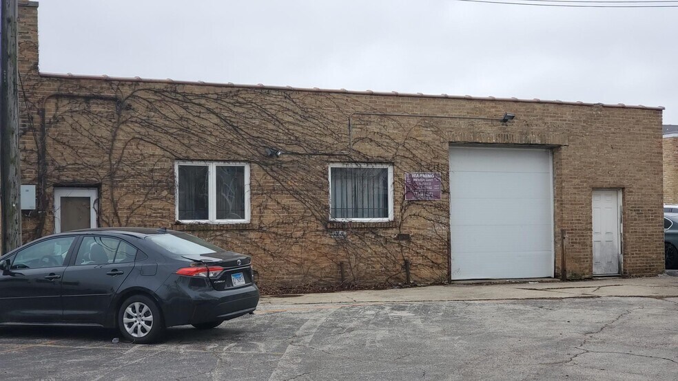 More Photos Of 6733 N Lincoln Ave, Lincolnwood Warehouse For Sale