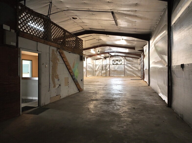 More Photos Of 2108 Lou Ellen Ln, Houston Warehouse For Lease