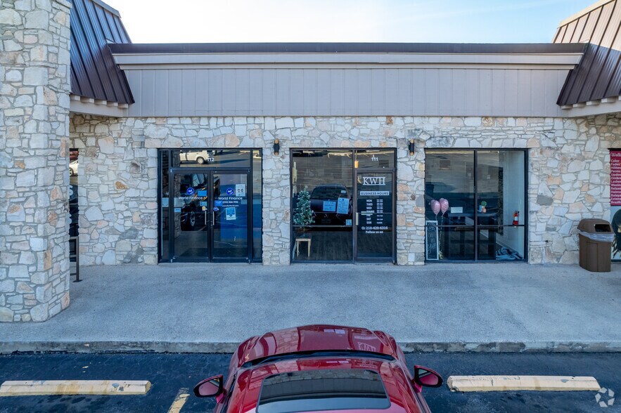 More Photos Of 5525 Blanco Rd, San Antonio Unknown For Lease