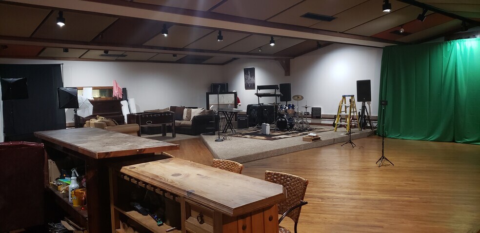 More Photos Of 105 Wood Ave, Bridgeport Light Manufacturing For Sale