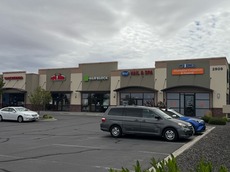 More Photos Of 2909 S Quillan St, Kennewick General Retail For Lease