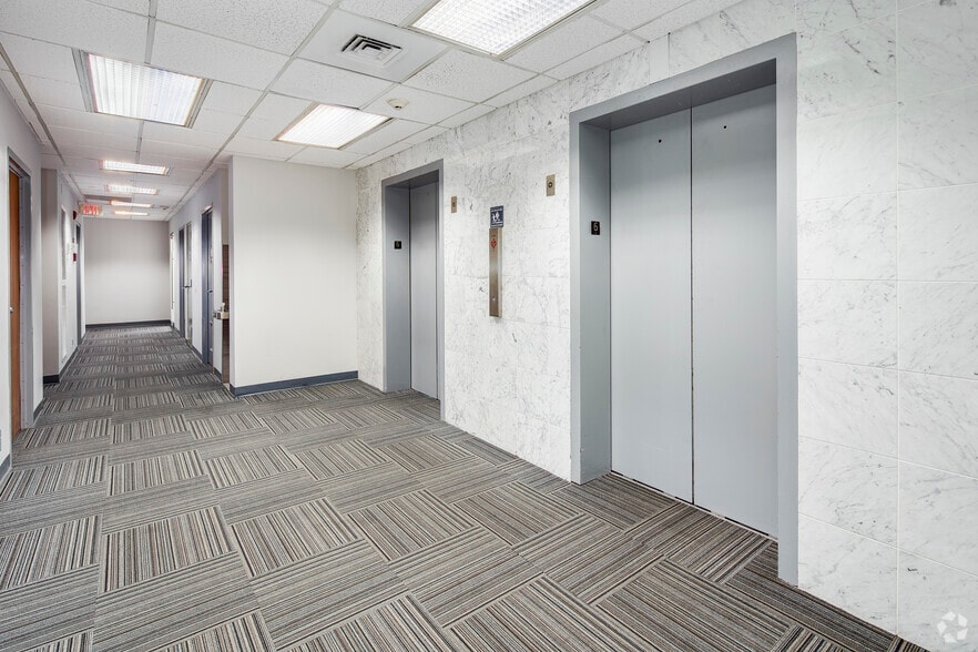 More Photos Of 205 S Whiting St, Alexandria Medical For Lease
