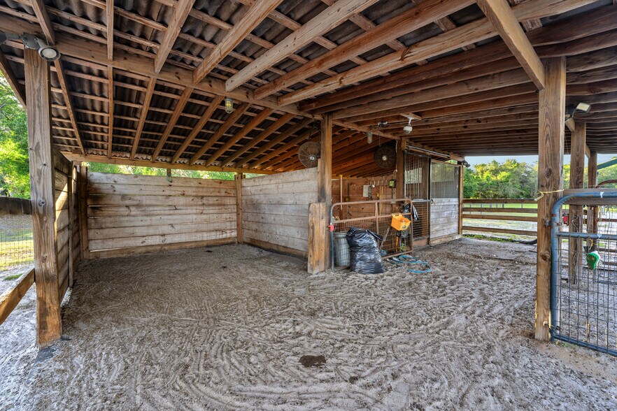 More Photos Of 7705 Gardner Rd, Tampa Specialty For Sale