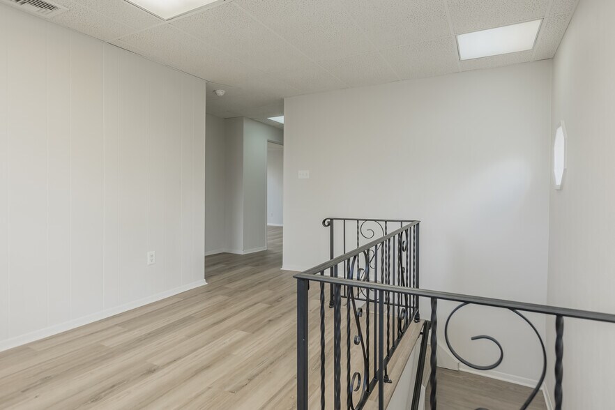 More Photos Of 100 E Carver St, Huntington Loft Creative Space For Lease