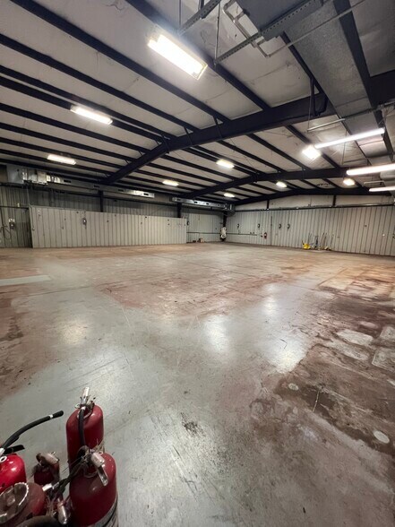 More Photos Of 240 Corporate Dr, Sibley Distribution For Sale