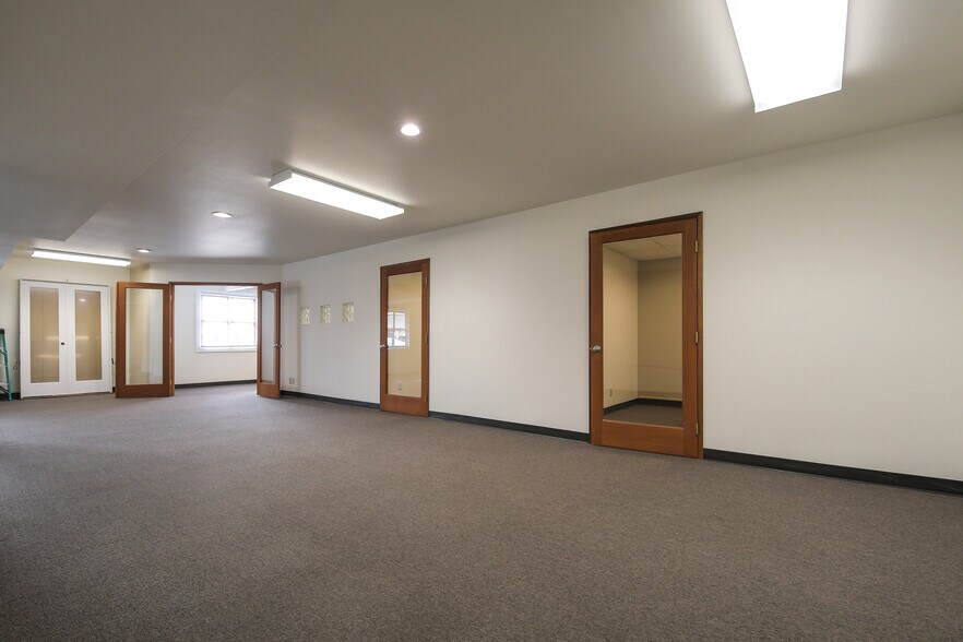 More Photos Of 805-815 SE Sherman St, Portland Warehouse For Lease