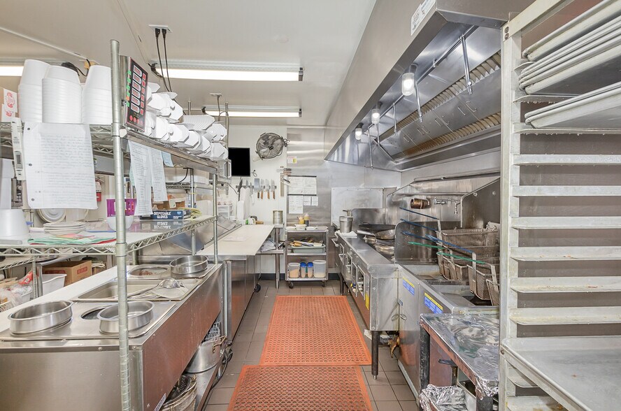 More Photos Of 9743 N Greenville Rd, Lakeview Restaurant For Sale