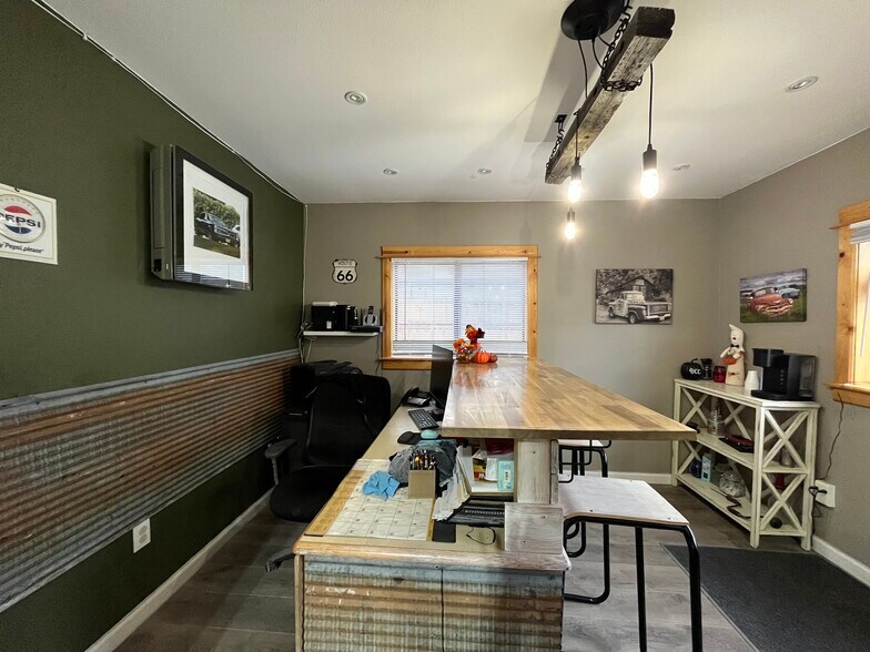 More Photos Of 602 E 6th St, Sheridan Industrial For Sale