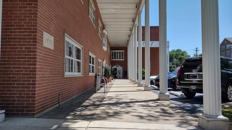 More Photos Of 1775 Glenview Rd, Glenview Medical For Lease