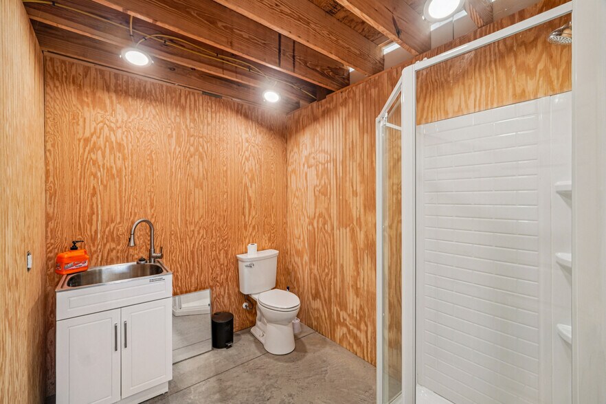 More Photos Of 510 Lillys Bridge Rd, Mount Gilead Flex For Sale