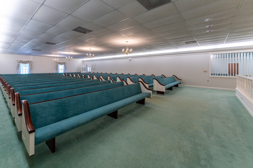More Photos Of 1260 N Mecklenburg Ave, South Hill Funeral Home For Sale