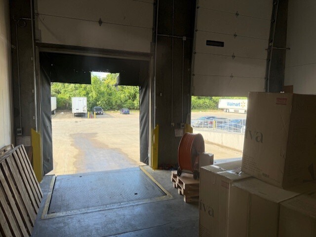 More Photos Of 8230 Plummer St, Houston Distribution For Lease