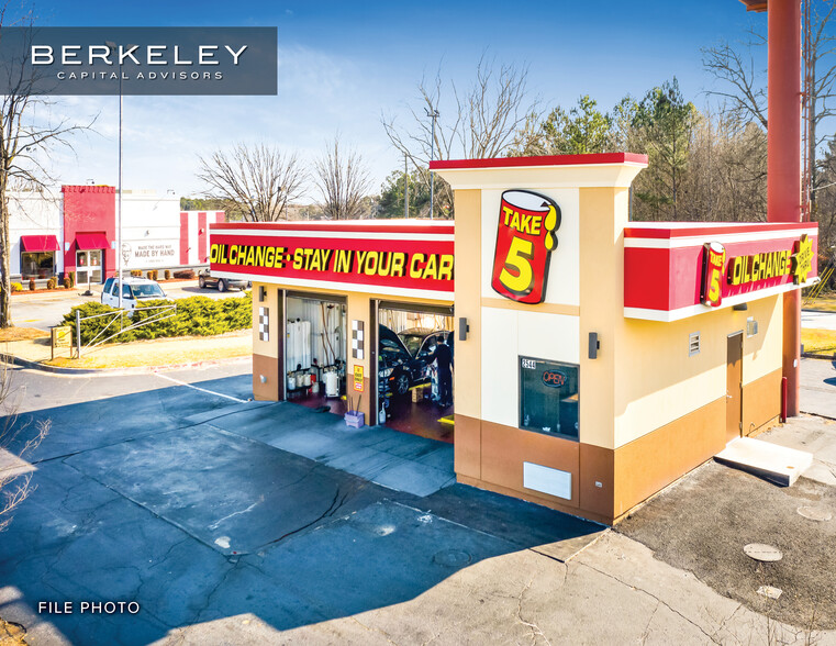 Primary Photo Of 7250 Market St, Wilmington Auto Repair For Sale